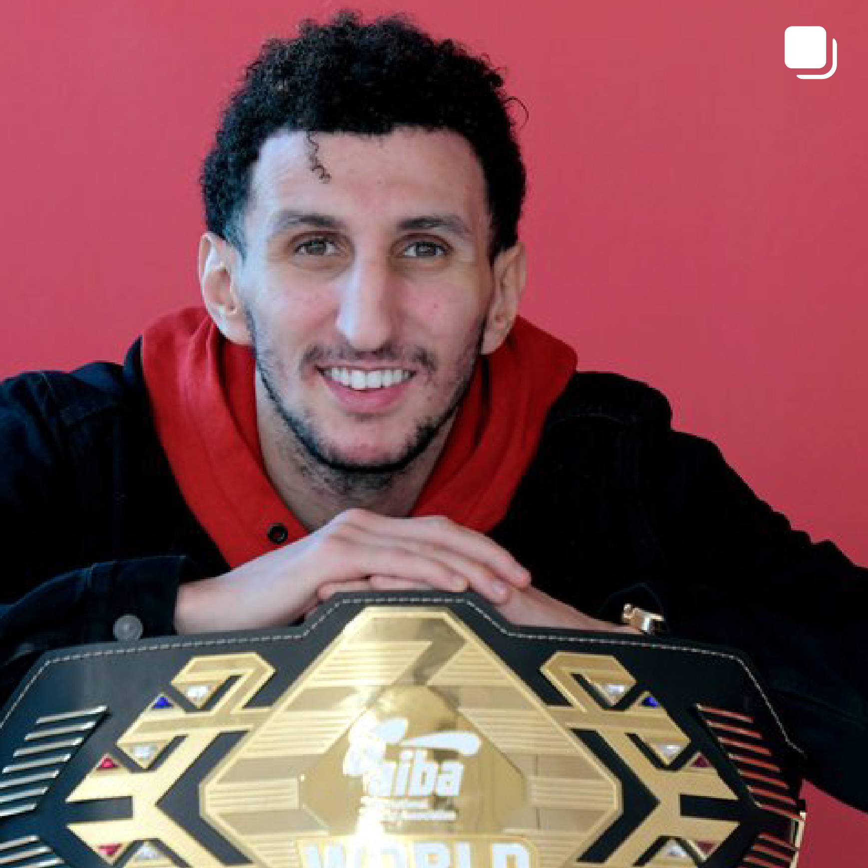 Sofiane oumiha avec ceinture de victoire